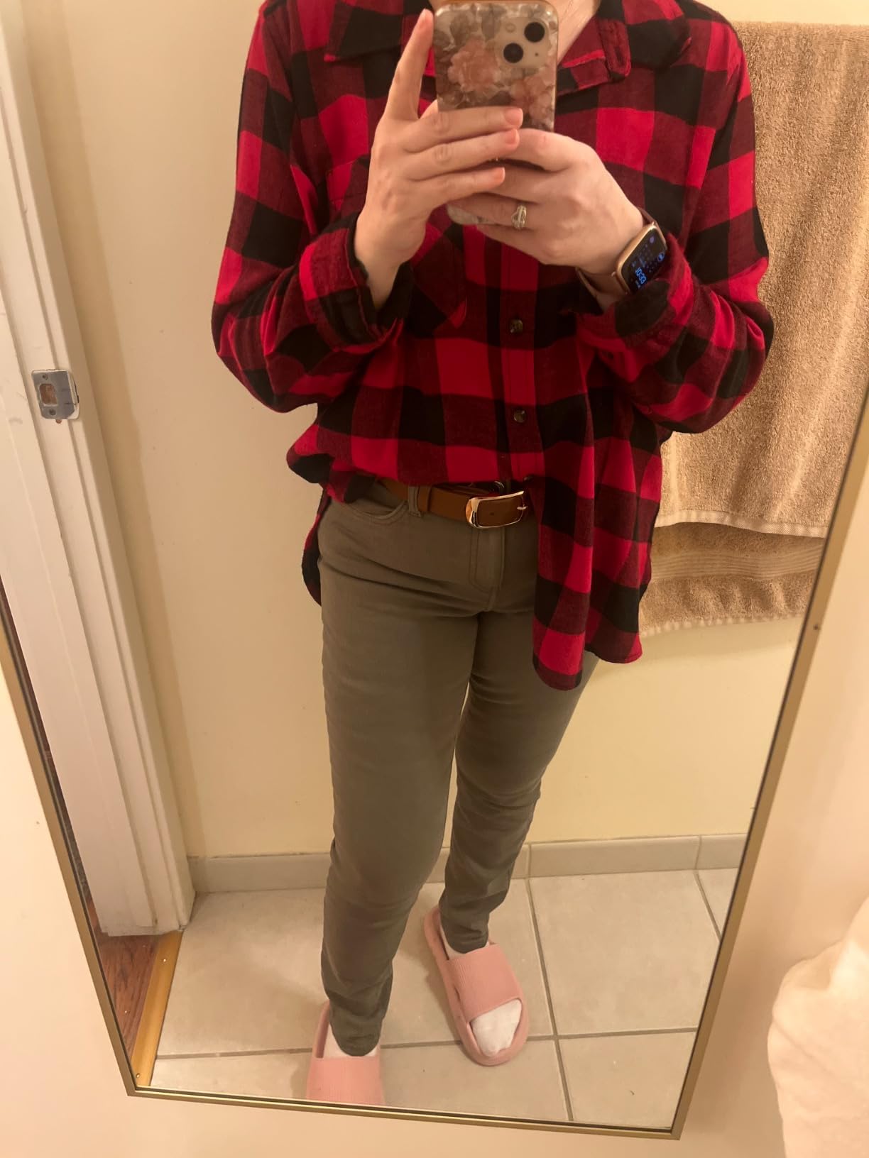 Amazon.com: Amazon Essentials 女式中腰紧身牛仔裤,深色水洗,10 条短裤 : 服装、鞋靴和珠宝饰品