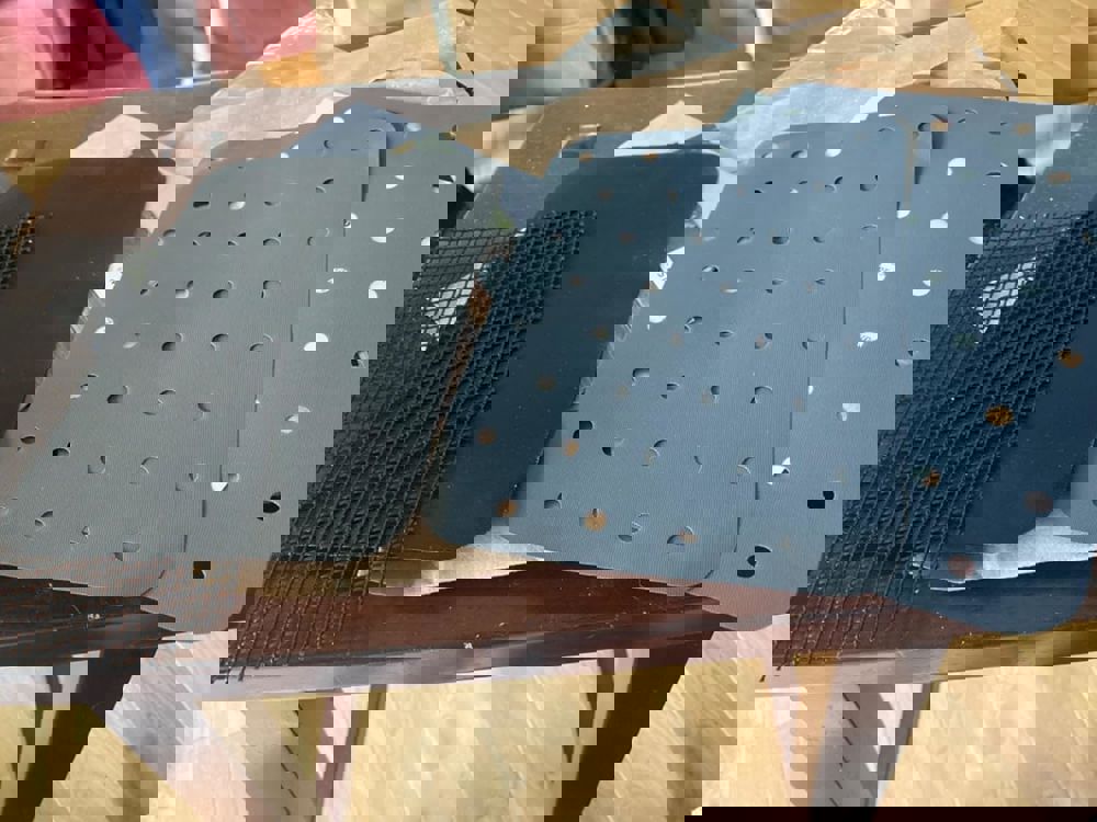 368498