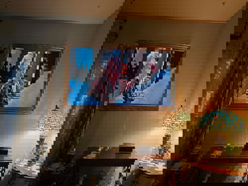366887