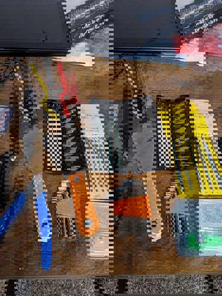 366300