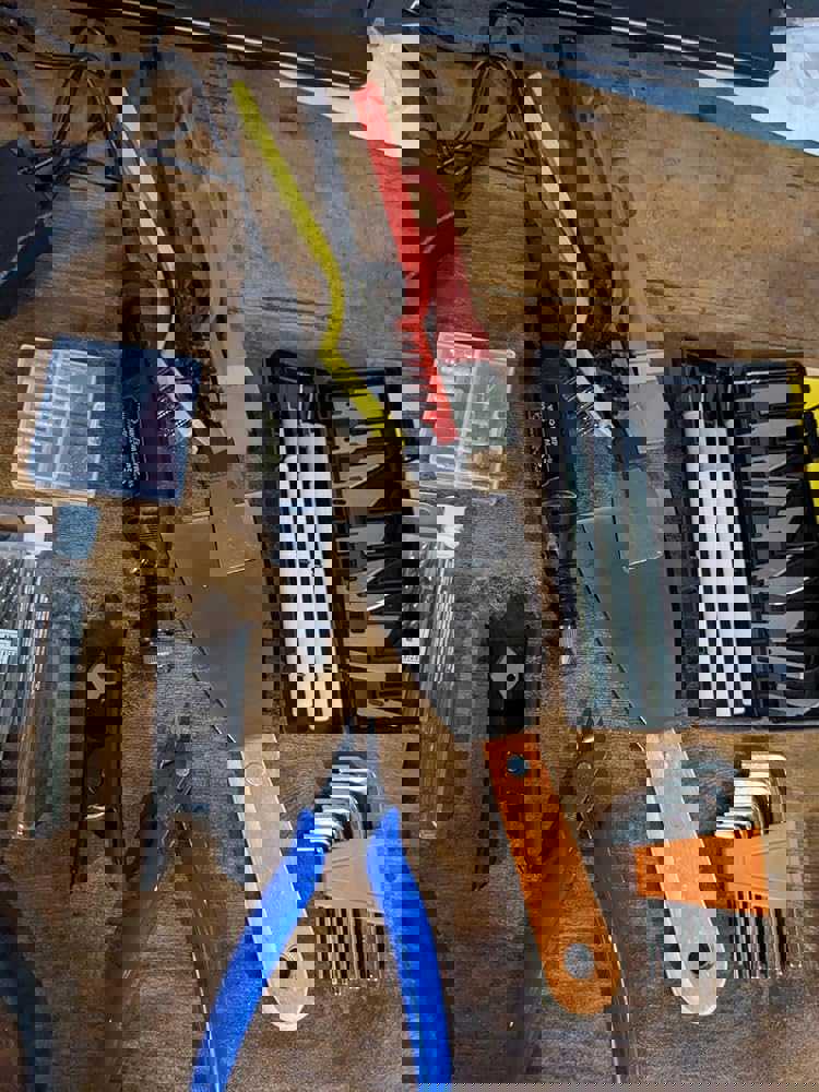 366304