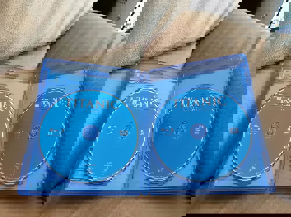 372956
