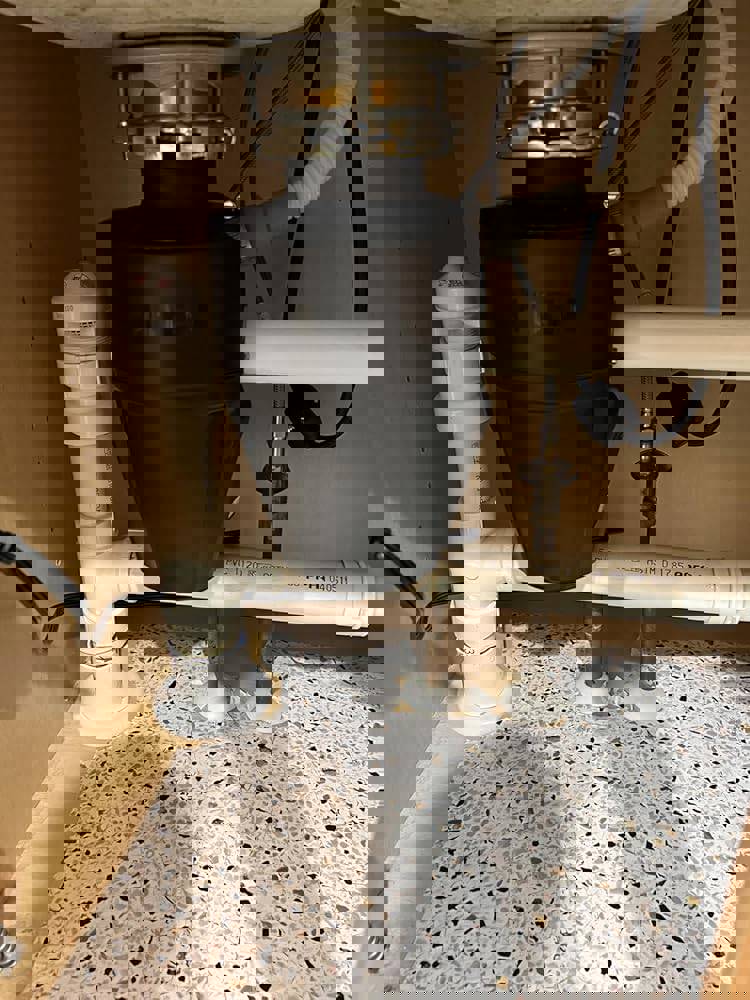372201