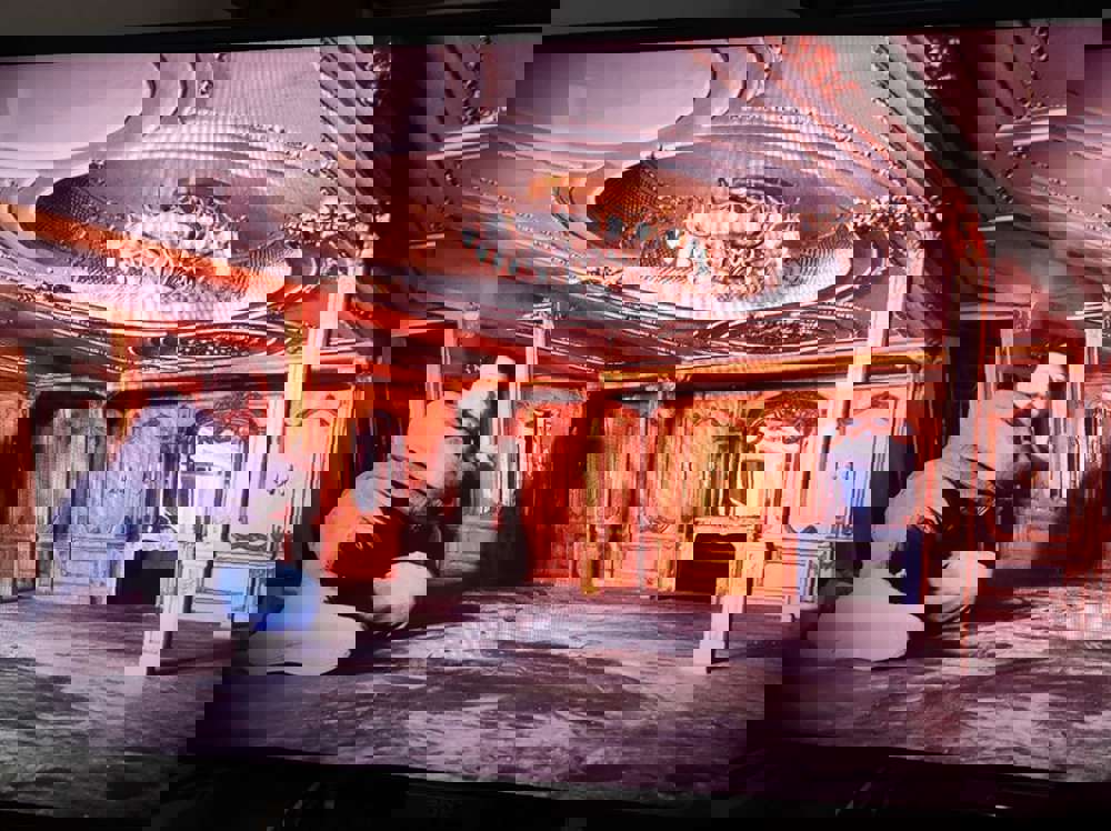 372953