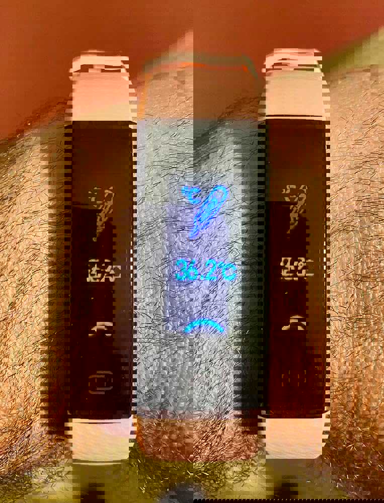 381586