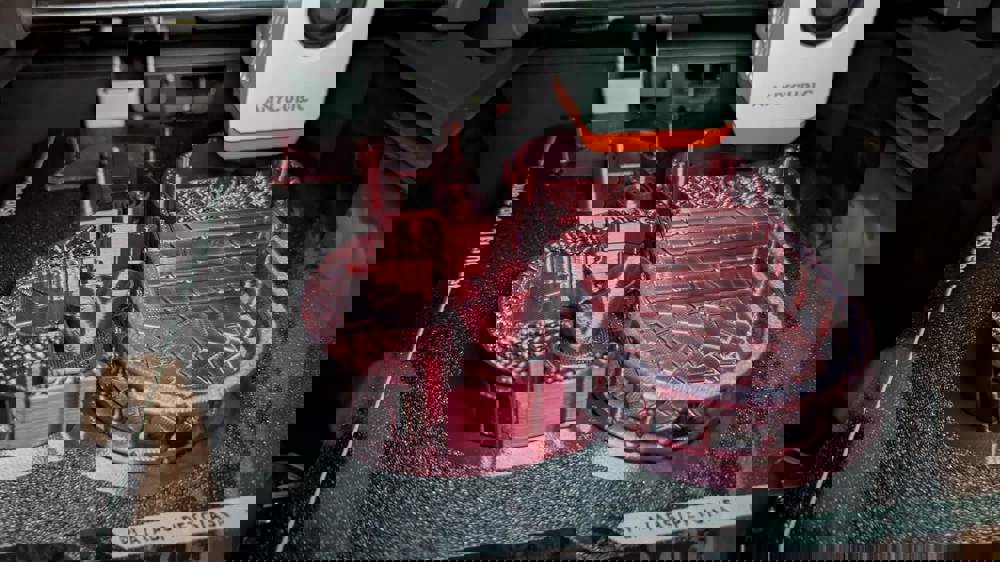 369437