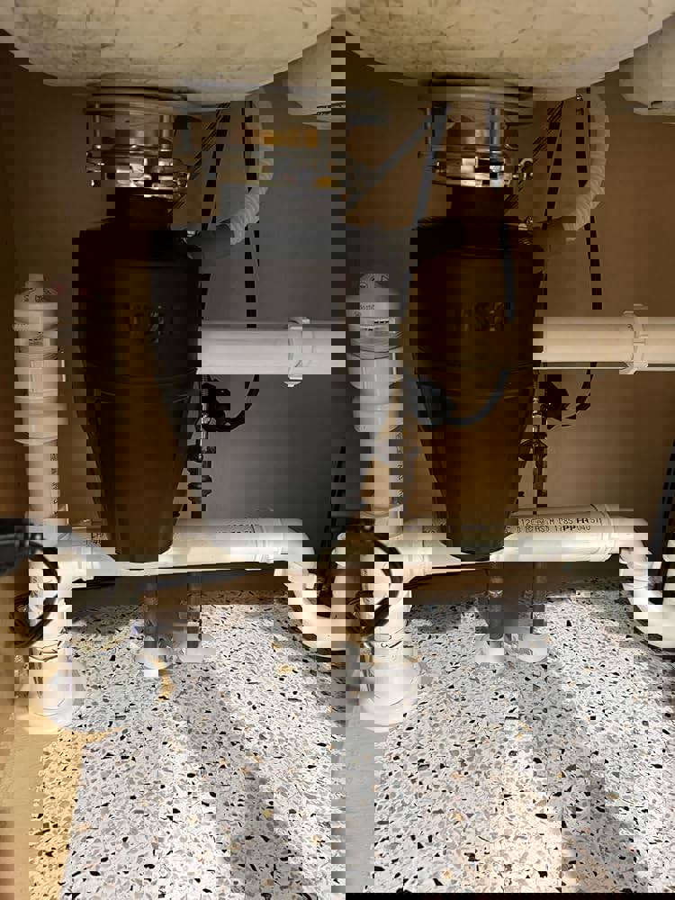 372200