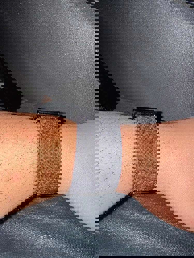 381573