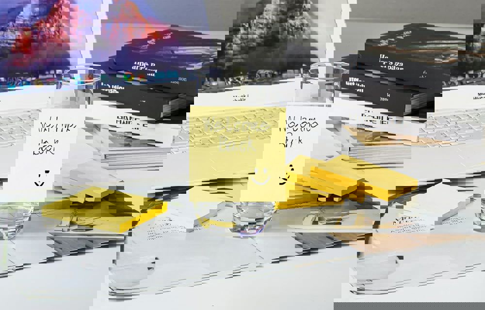 369428