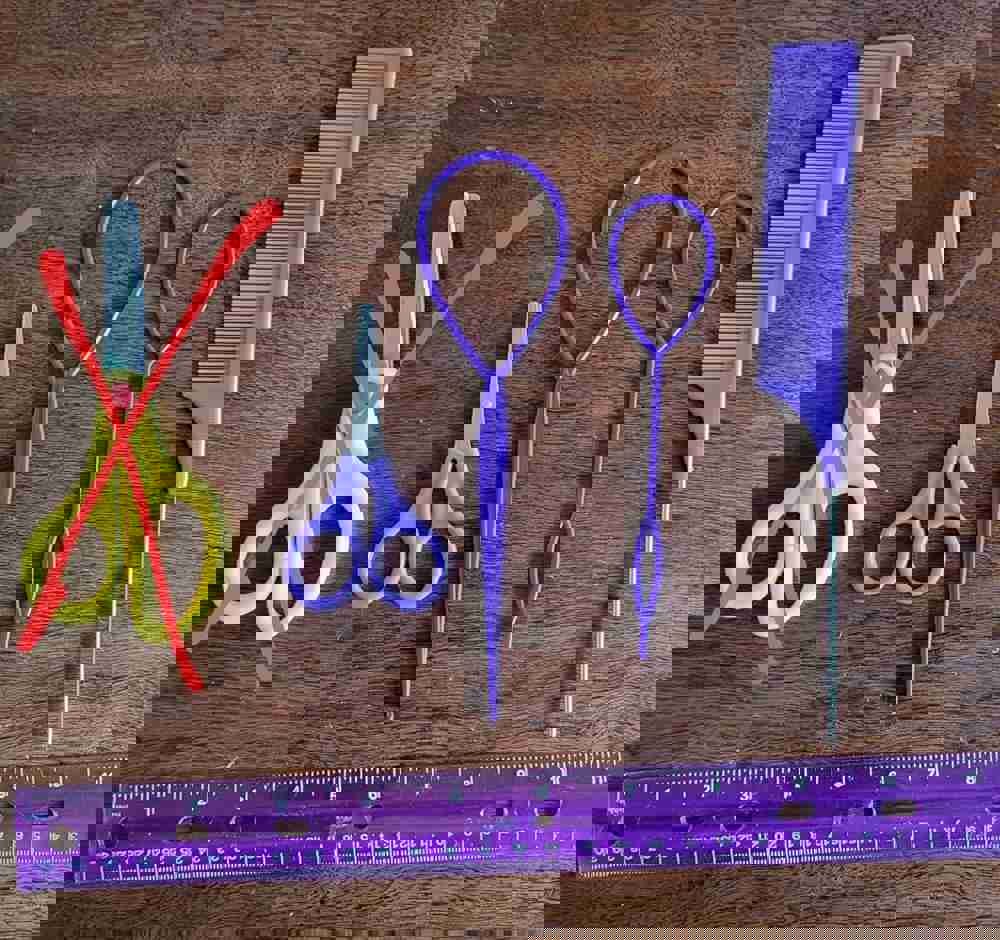 369580