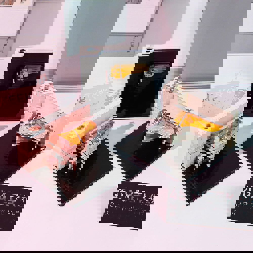 405251