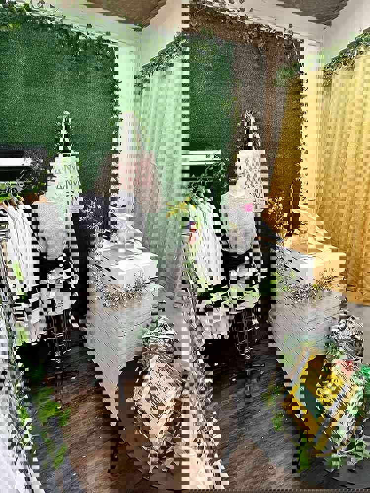 404784