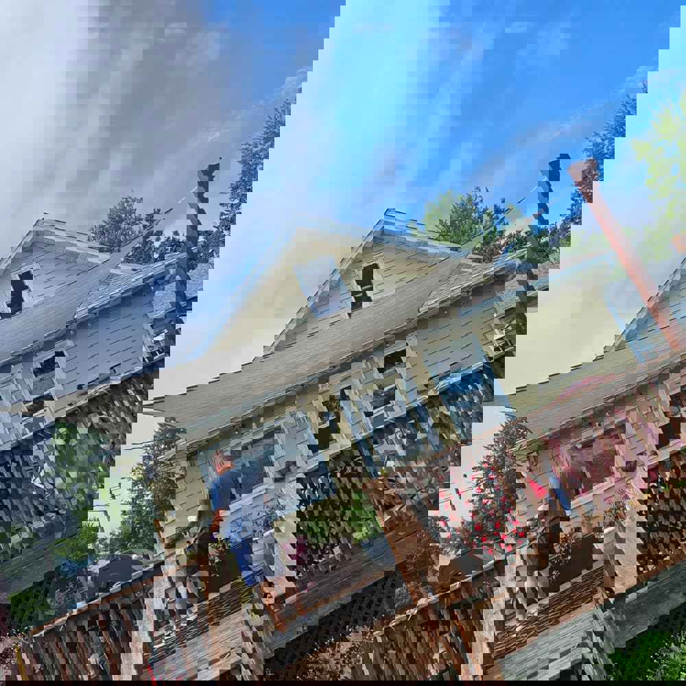 405258