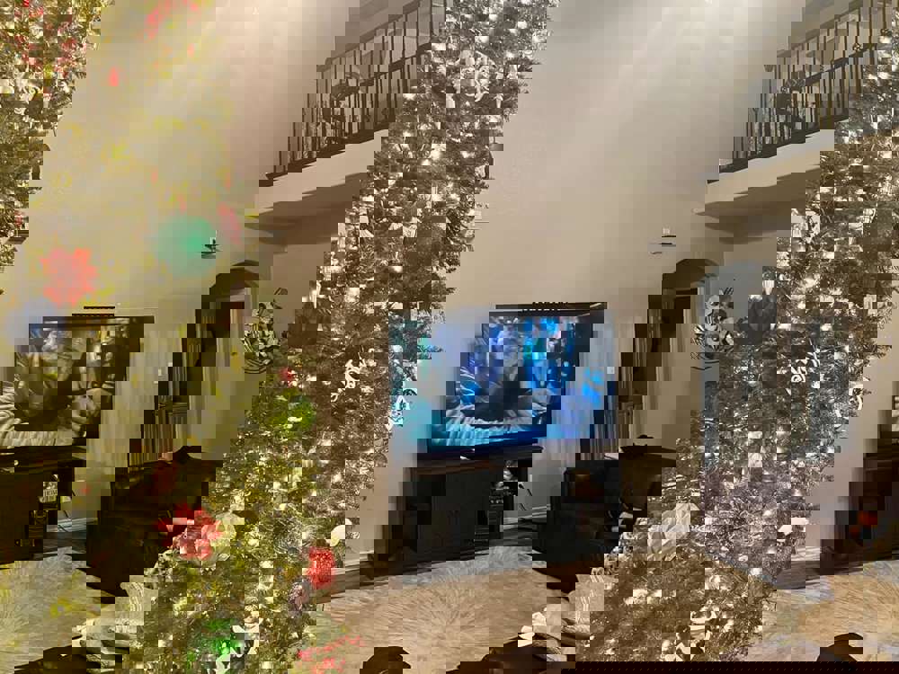 390579