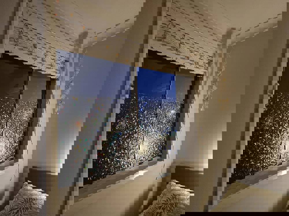 405184