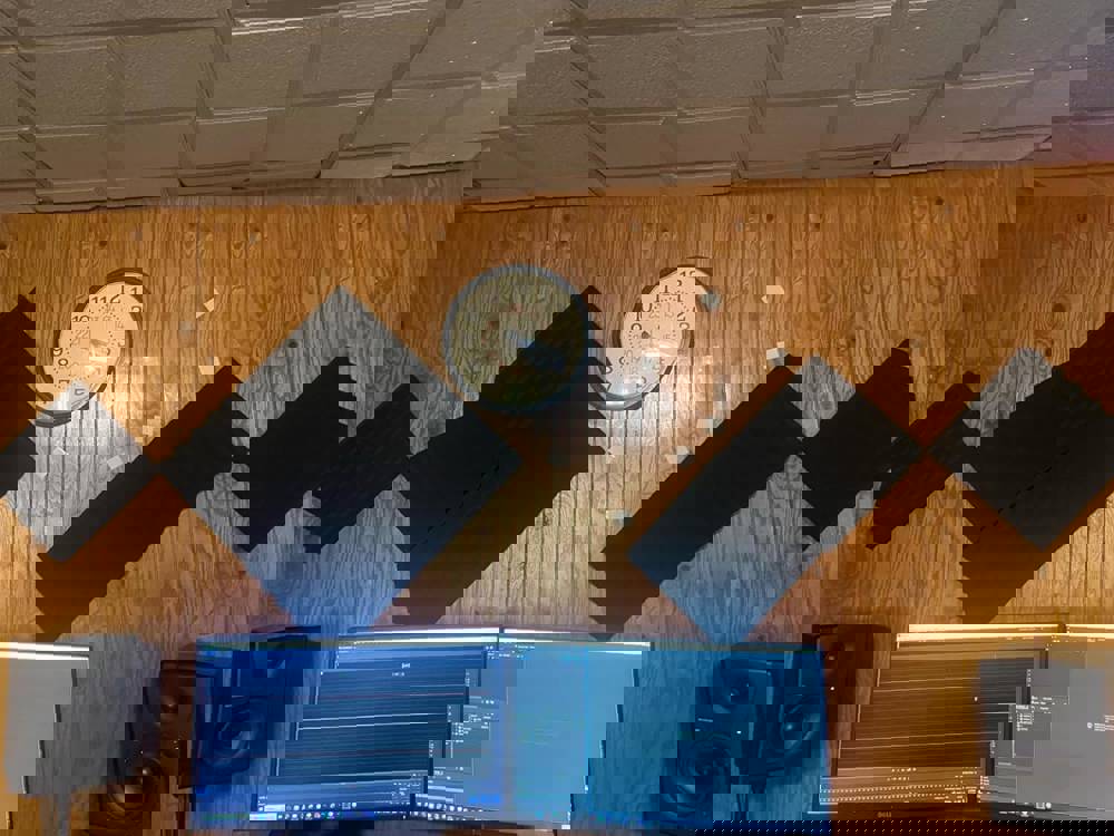 389223