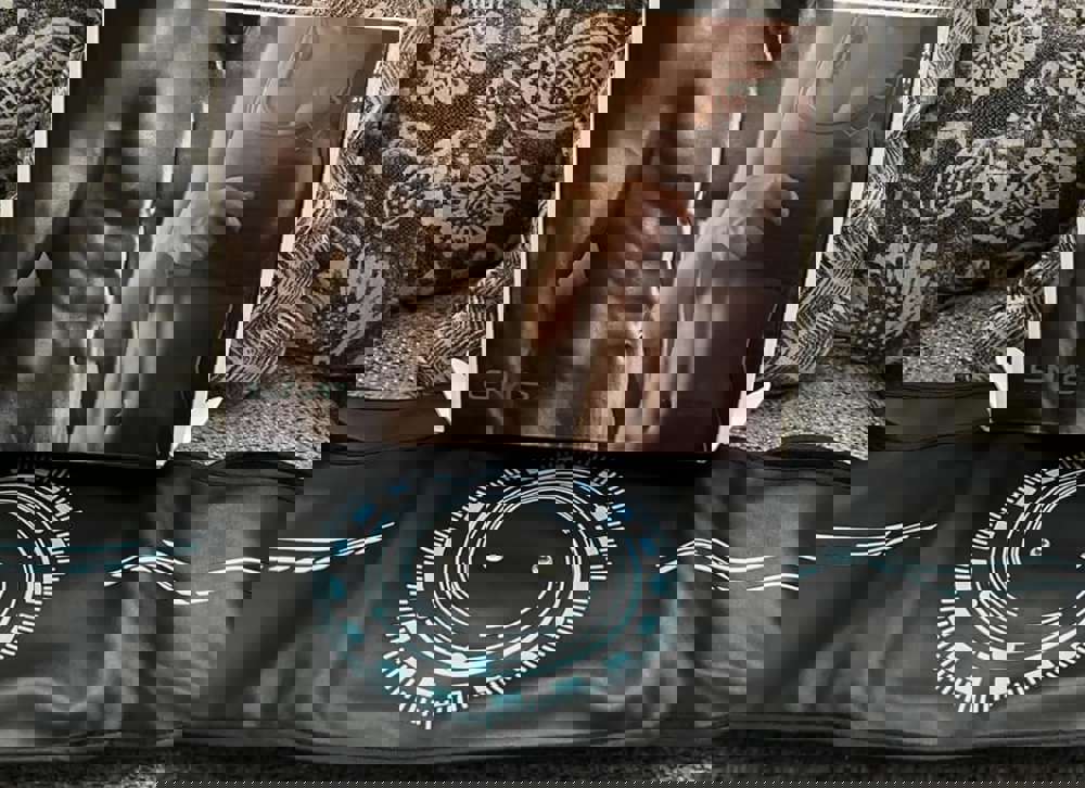 428090