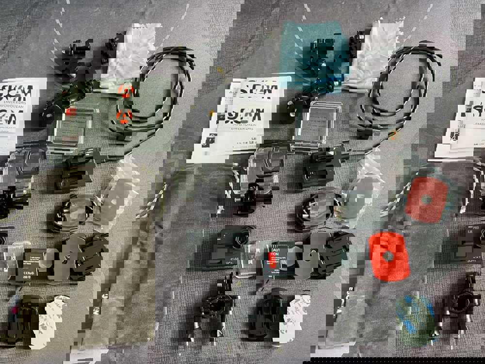 427833