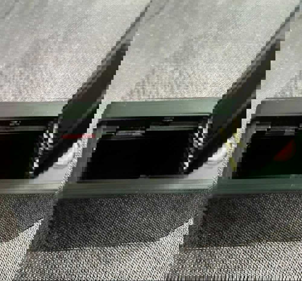 427831