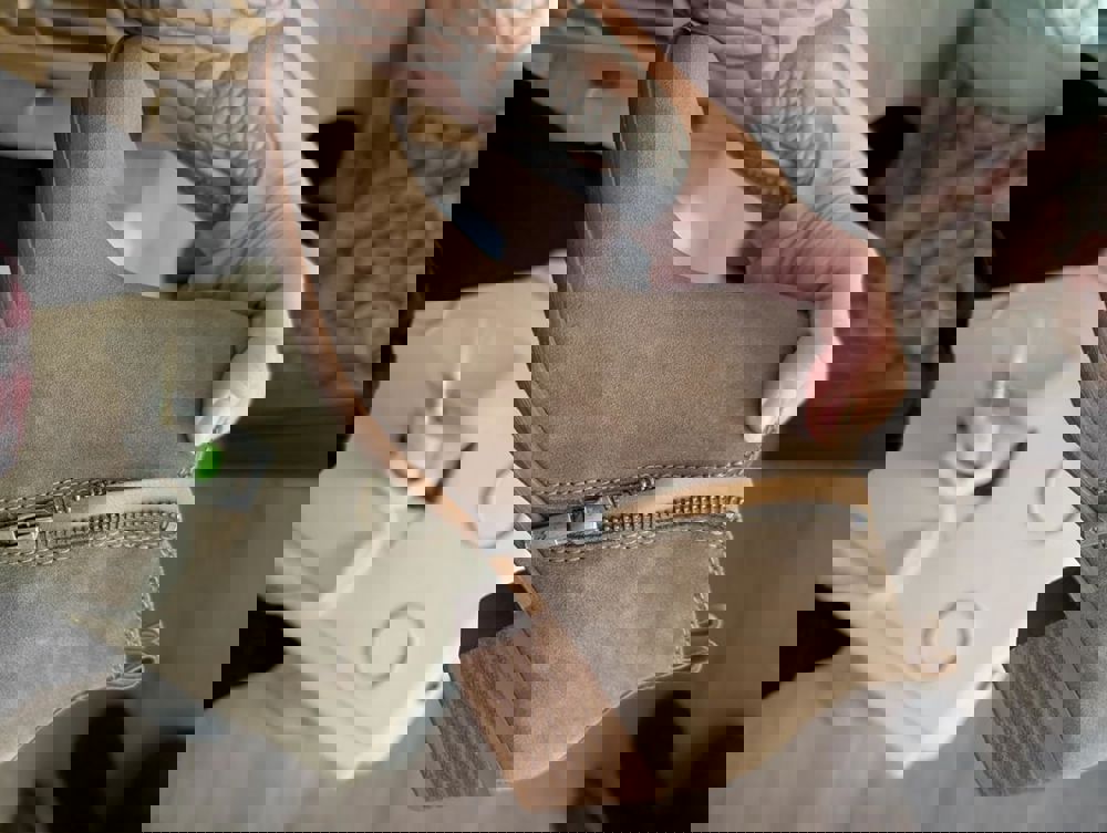 558946