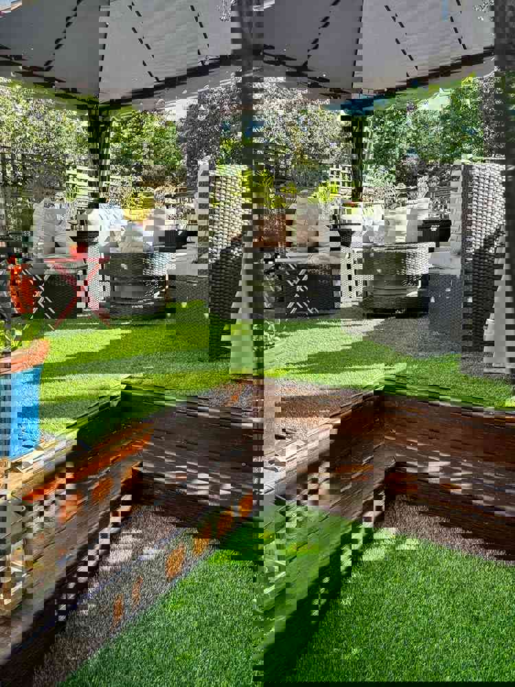 546843