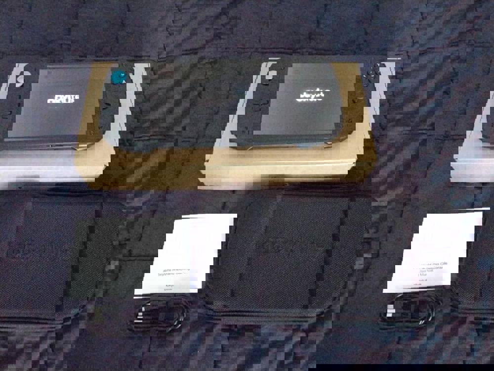 556251