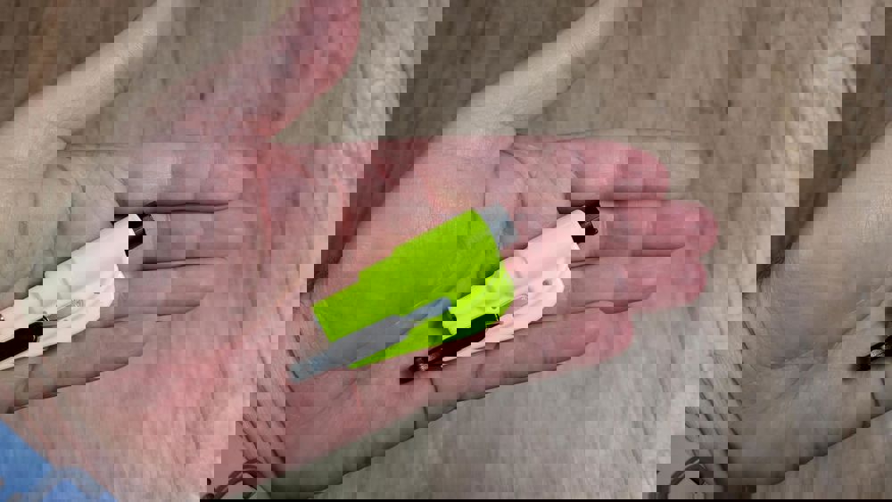 566053