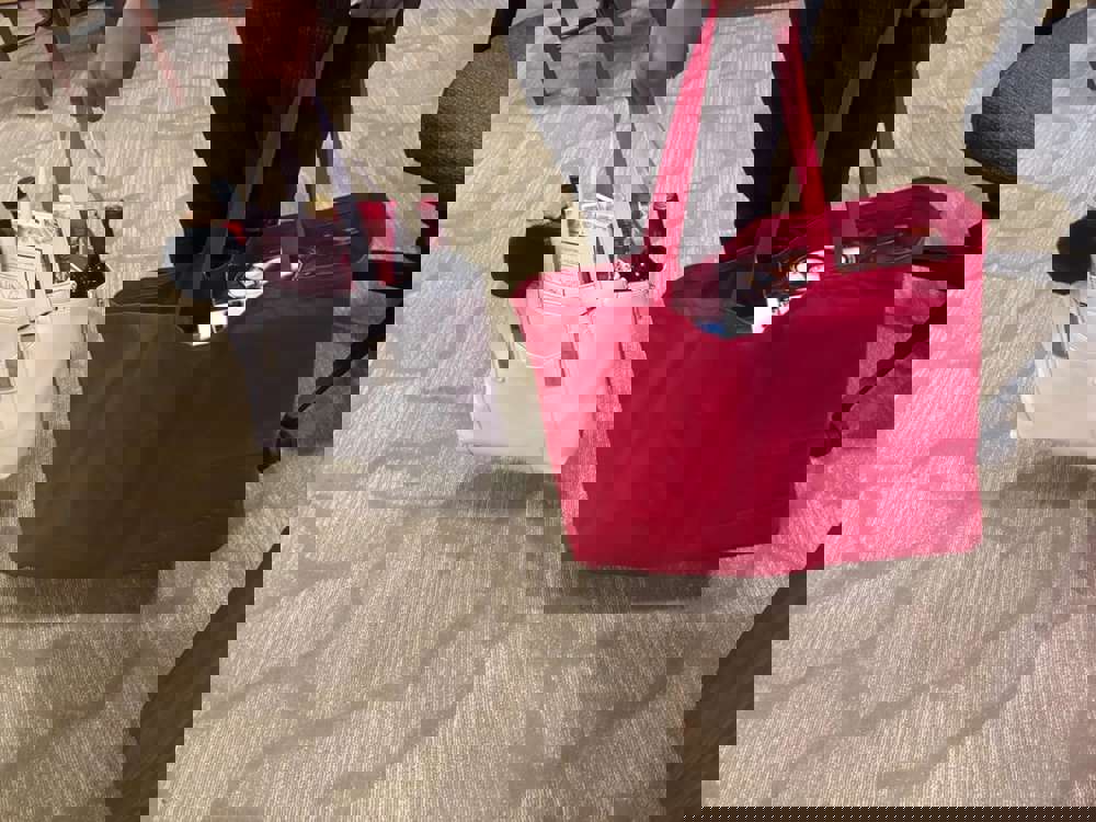 563071