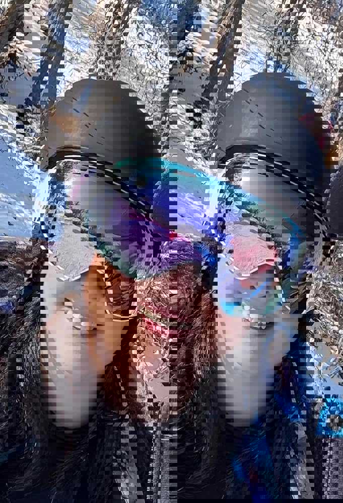 566519