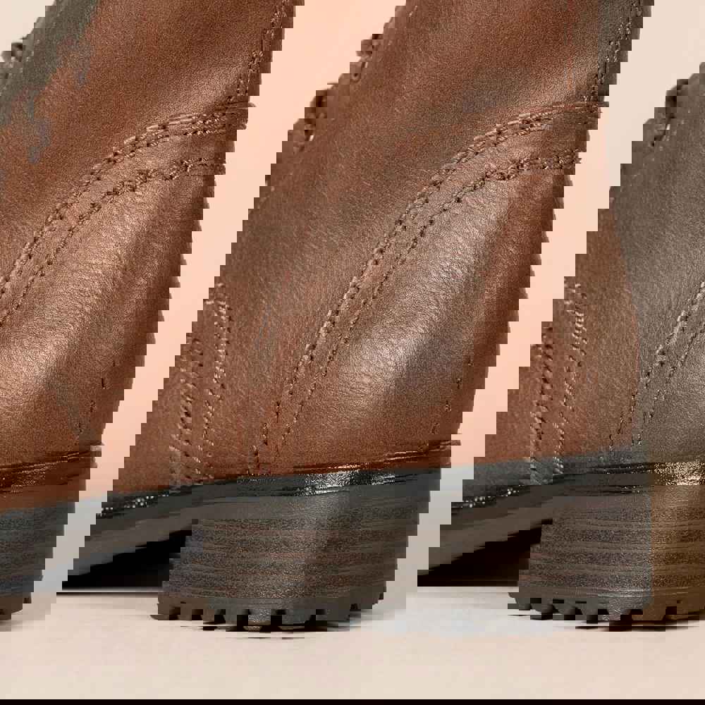 573819
