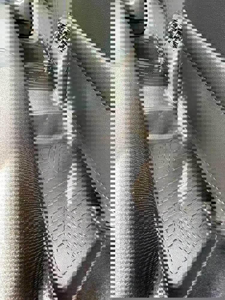 575981