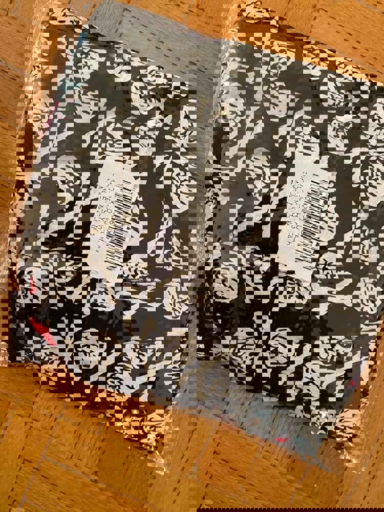 563064