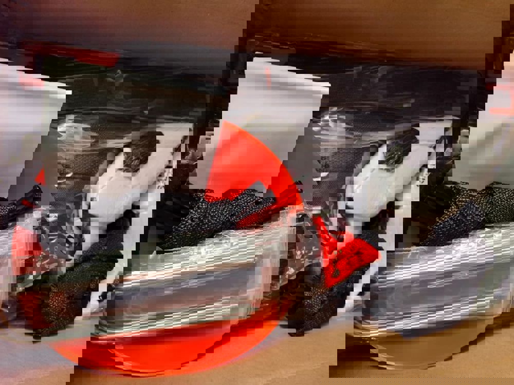 592702