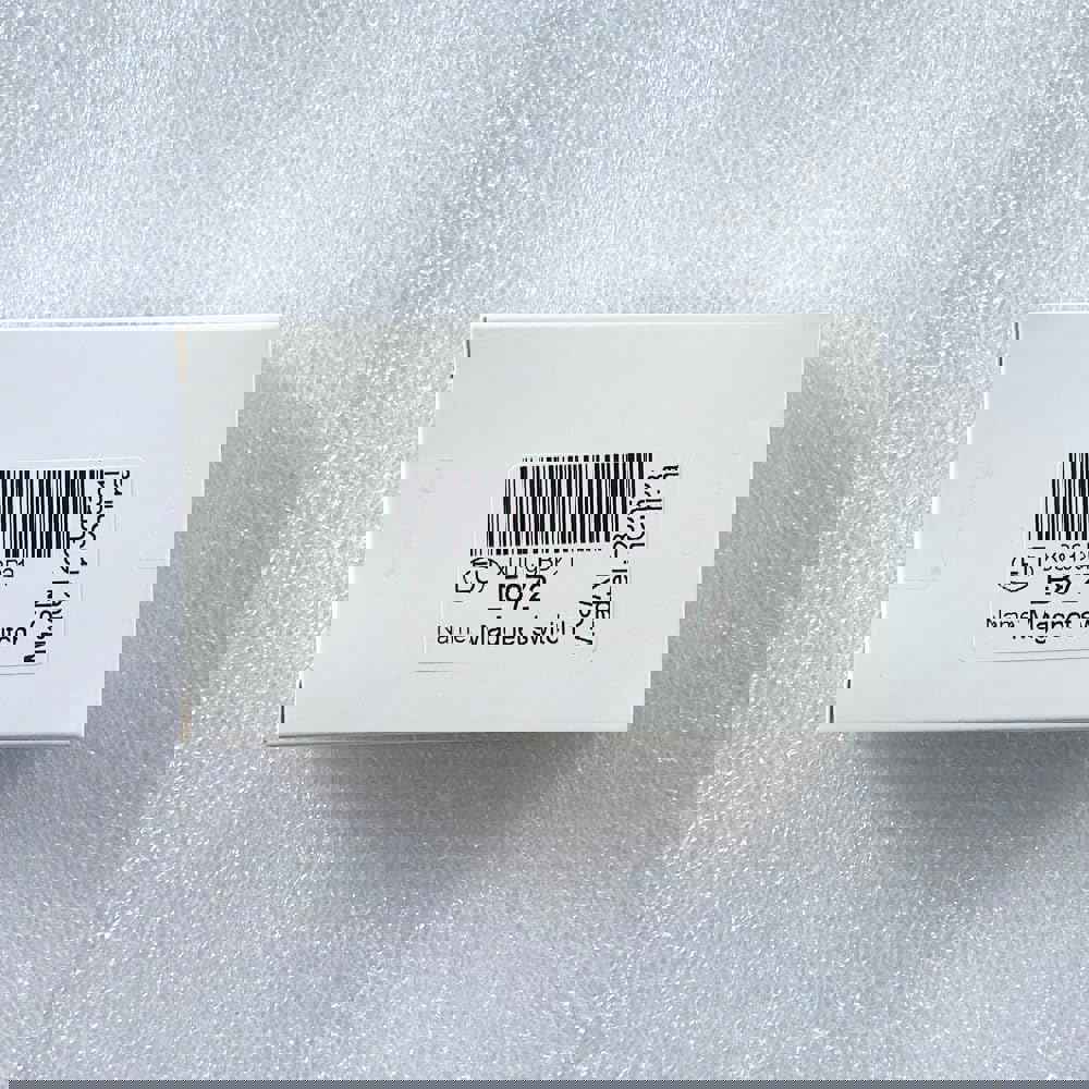585979