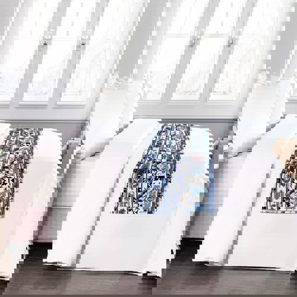 832374