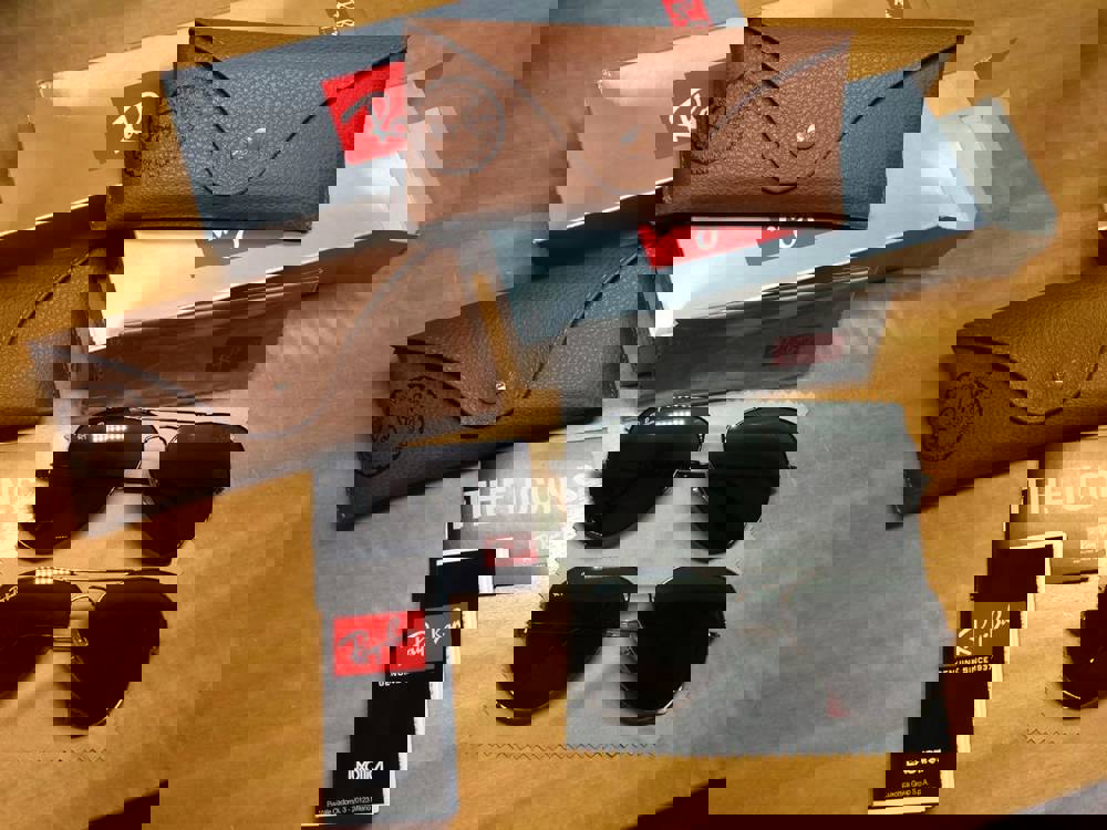 832523