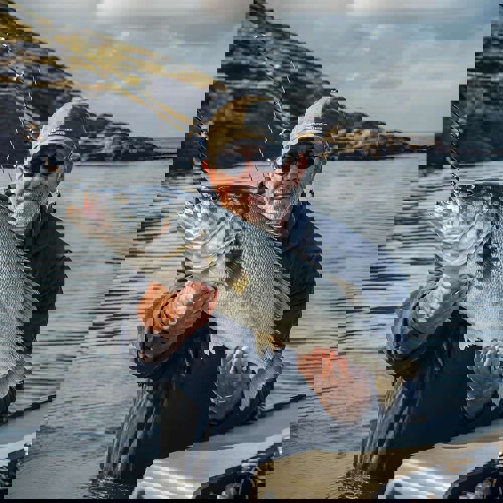 832868