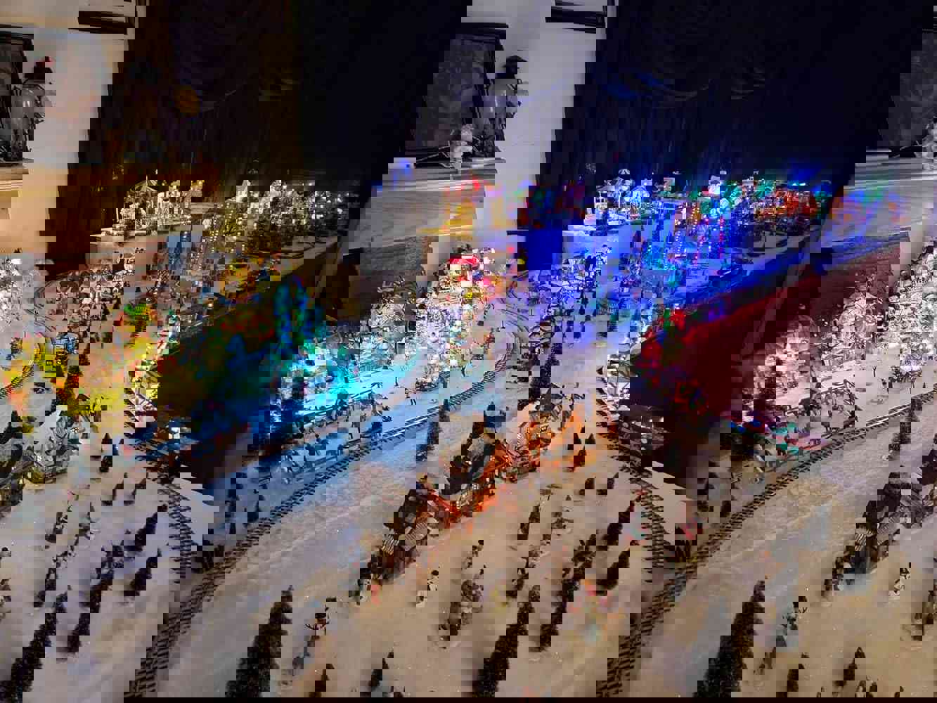 858544