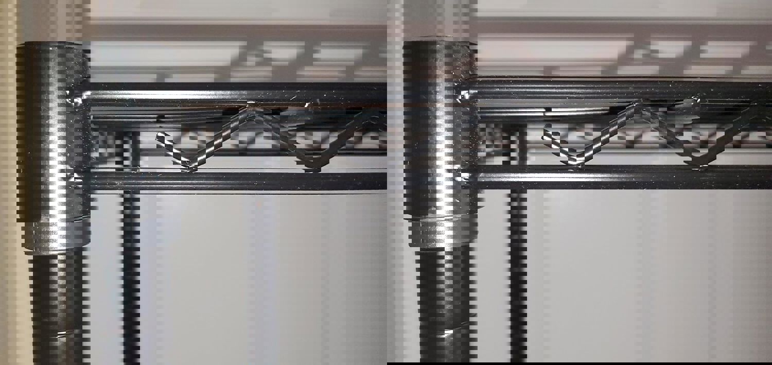 858440