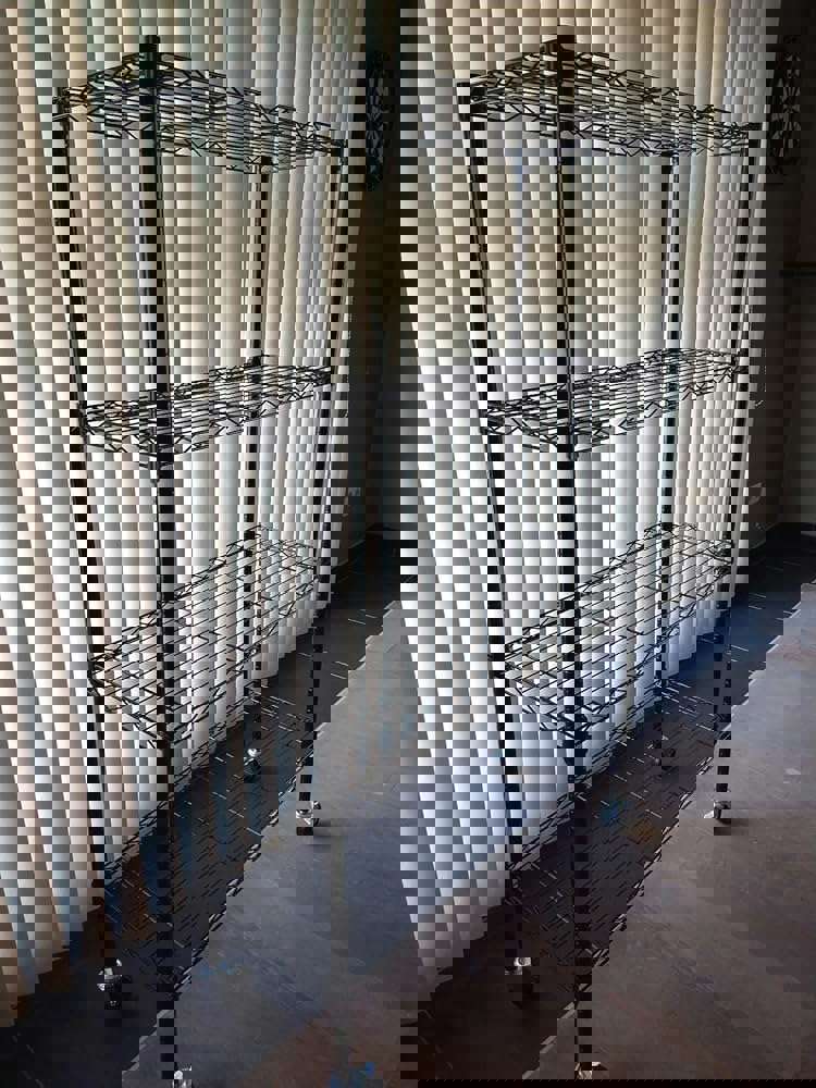 858443