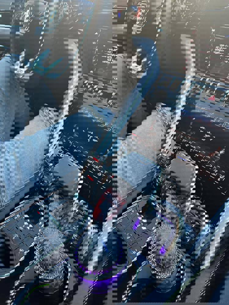 858772