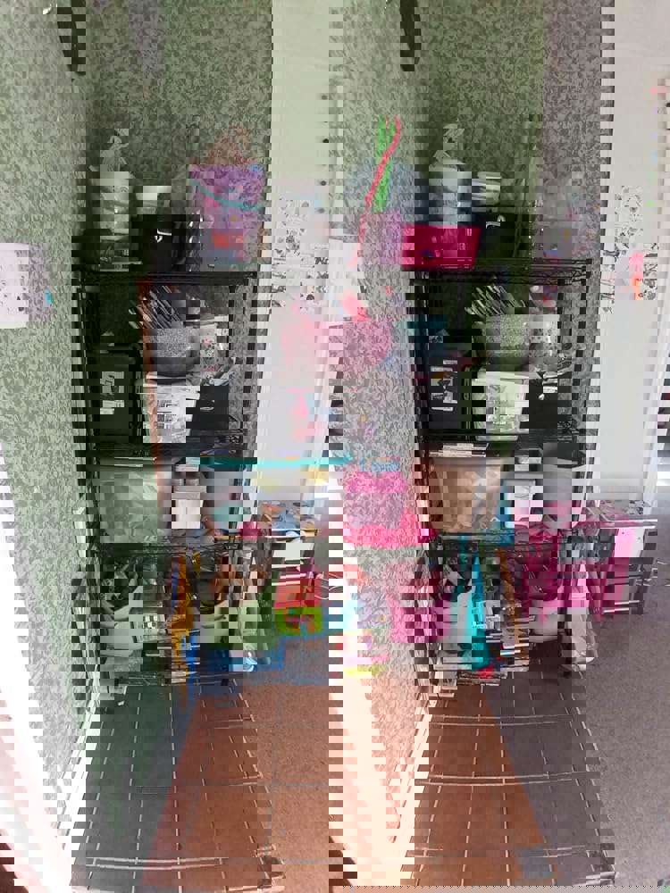 860943