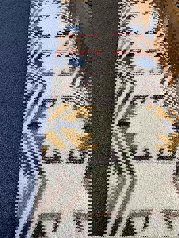 896599