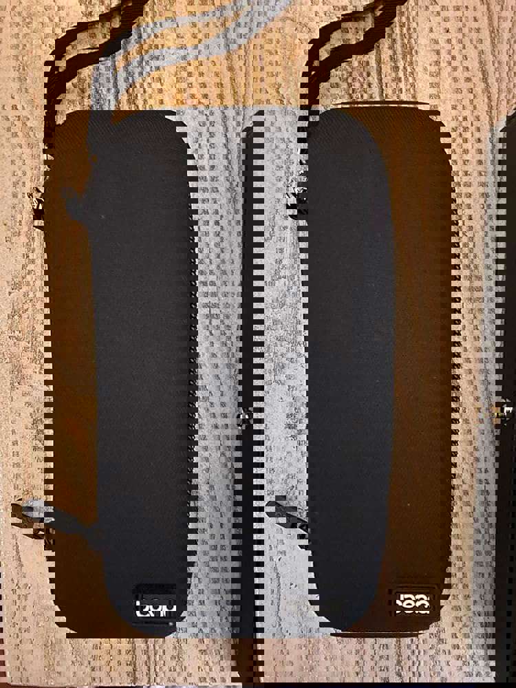 888611