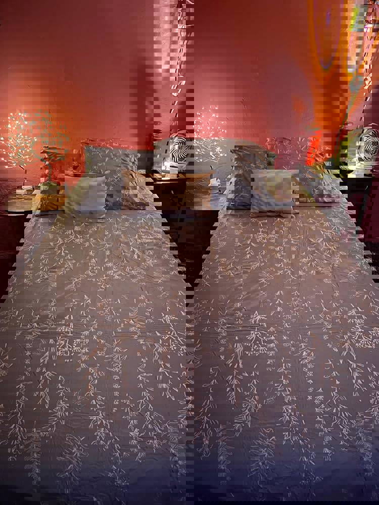 888713
