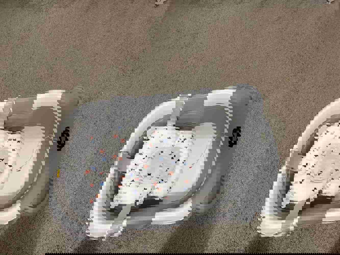 889122