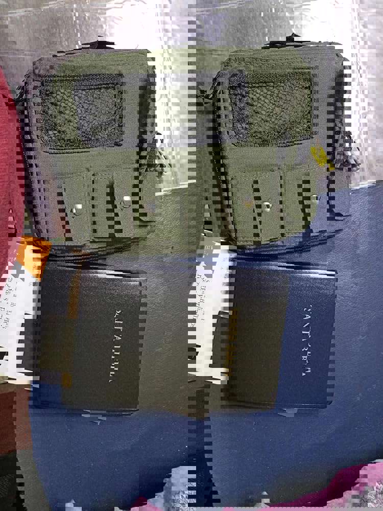 896500