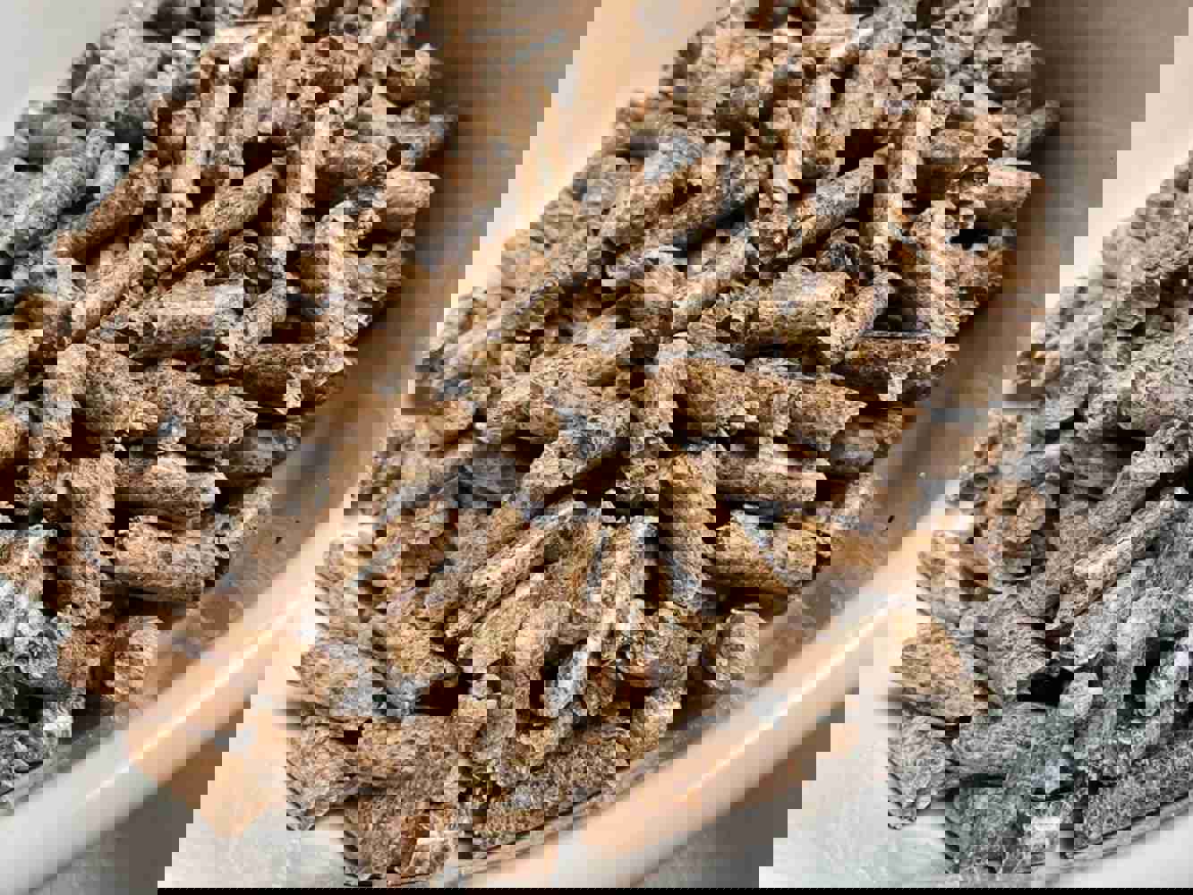 889010