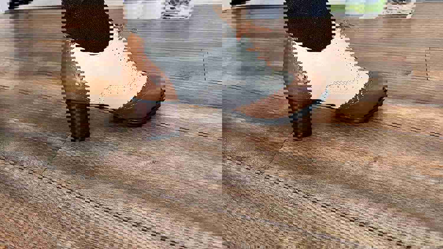 889021