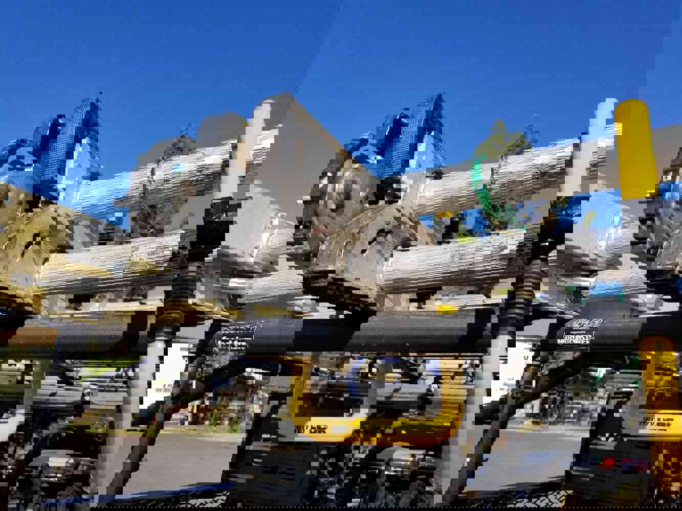 896440